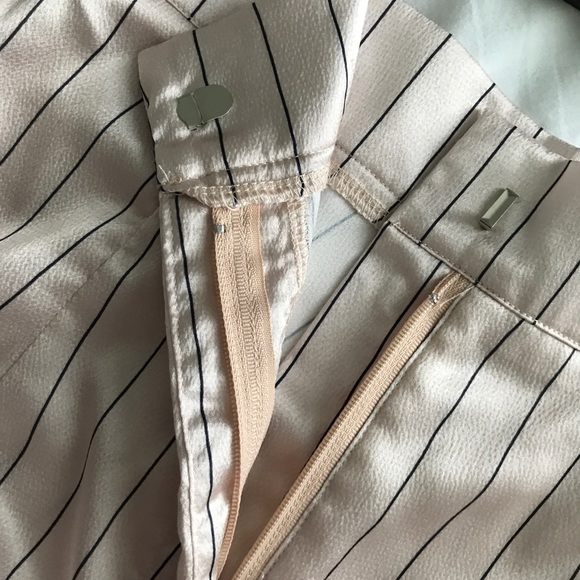 Missguided cream shorts stripped satin size 0 high waisted - Picture 3 of 4